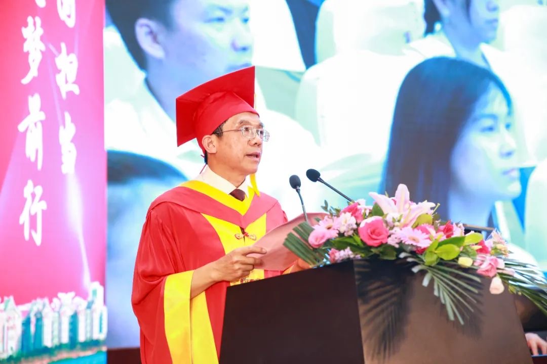小记者网 集美大学校长李清彪毕业典礼上的一番话随即在抖音上引起了